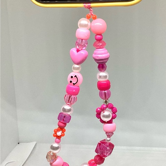 Preppy and trendy pink phone charm - Picture 4 of 4